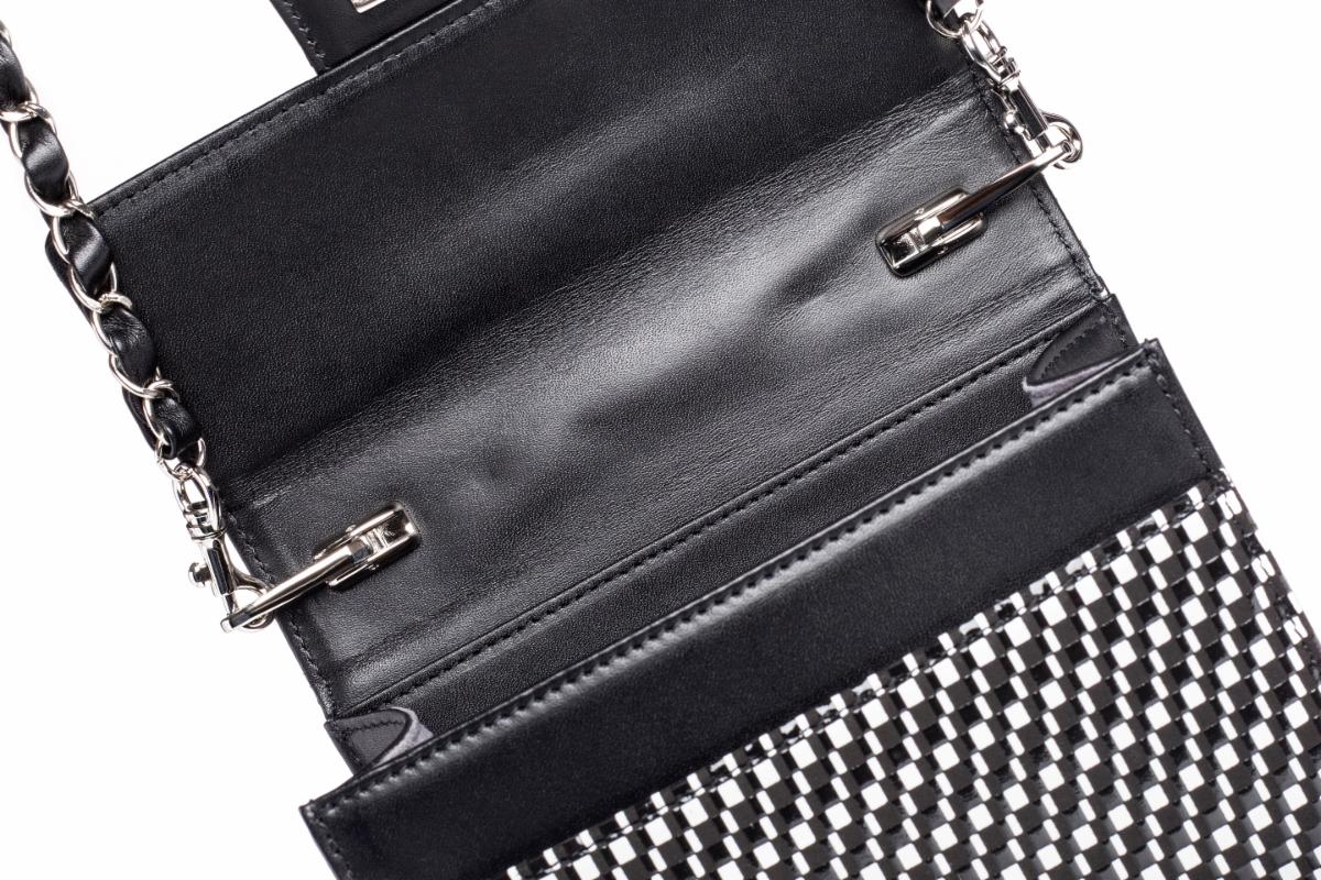 INDEN Cross-Body Bag Rectangle „Rippleal“ – BK x WH