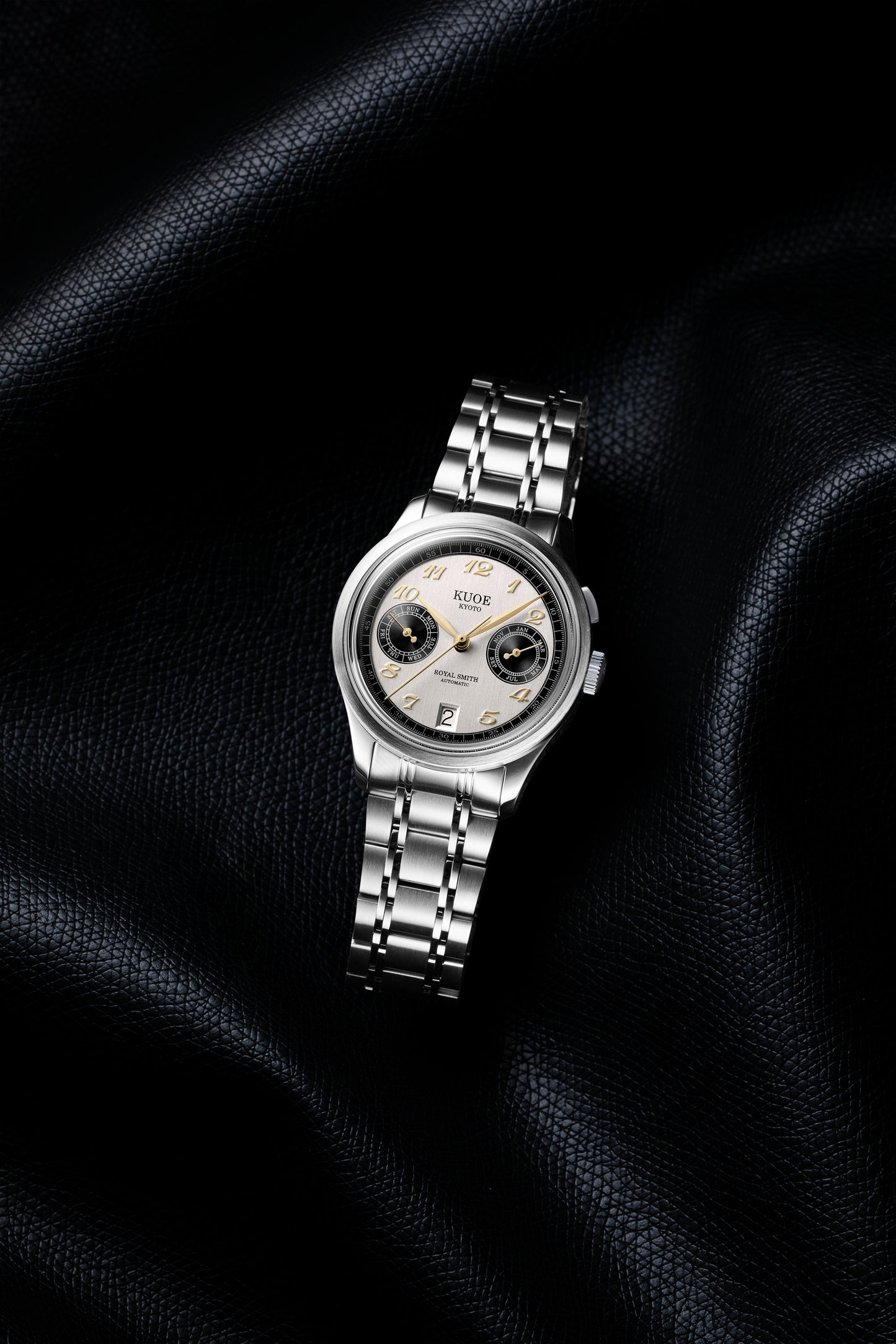 KUOE ROYAL SMITH 90-010 Automatic Panda x Grainy Finish Dial x Flat Link Bracelet and Display Back