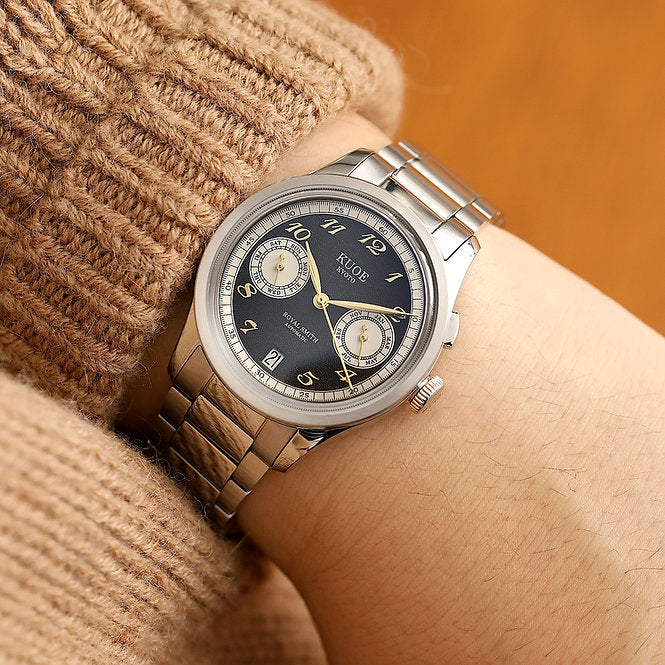 KUOE ROYAL SMITH 90-010 Automatic Reverse-Panda x Grainy Finish Dial x Flat Link Bracelet and Display Back