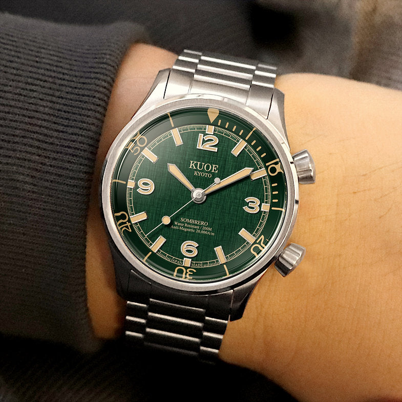 KUOE SOMBRERO 90-011, 38 mm, Green Linen Textured Dial, 20 BAR Wasserdicht