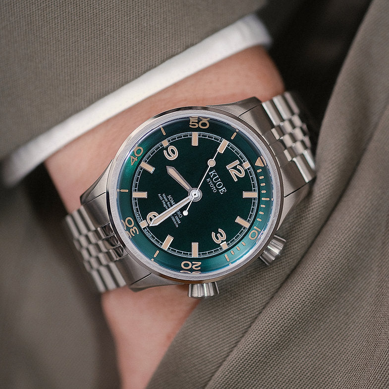 KUOE SOMBRERO 90-011, 38 mm, Green Linen Textured Dial, 20 BAR Wasserdicht
