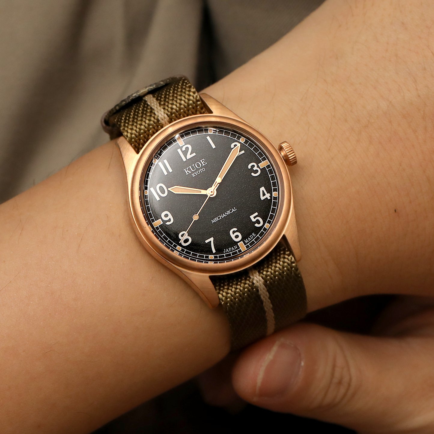 KUOE OLD SMITH 90-002 38 mm Bronze, Black Dial, Khaki x Beige