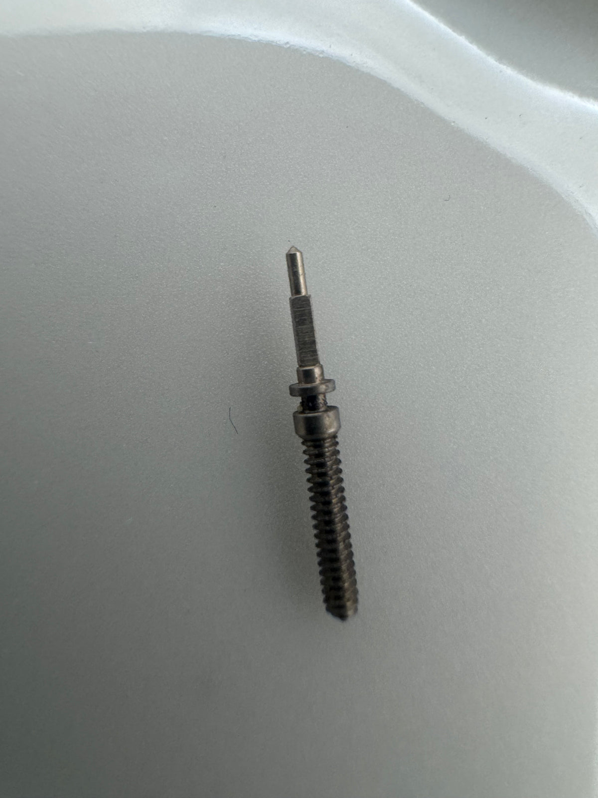 Tige de remontoir (Keyless Stem) Réf. 6UN pour Seiko "Universe" (ユニバース) – Montre vintage femme à remontage manuel, vers 1960 – (1 pièce) – NOS