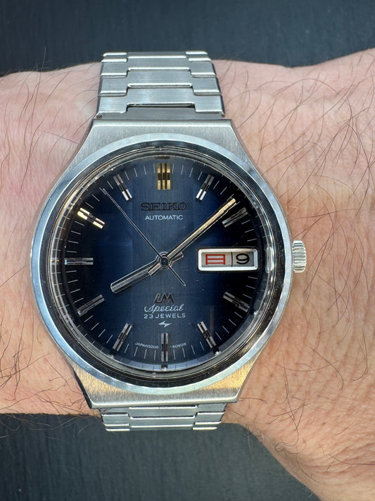 Seiko Lord Matic Special 5206-6090 – Calibre 5206, 23 rubis, Daini Seikosha – cadran bleu, verre minéral triple facette – novembre 1972 – fraîchement révisée