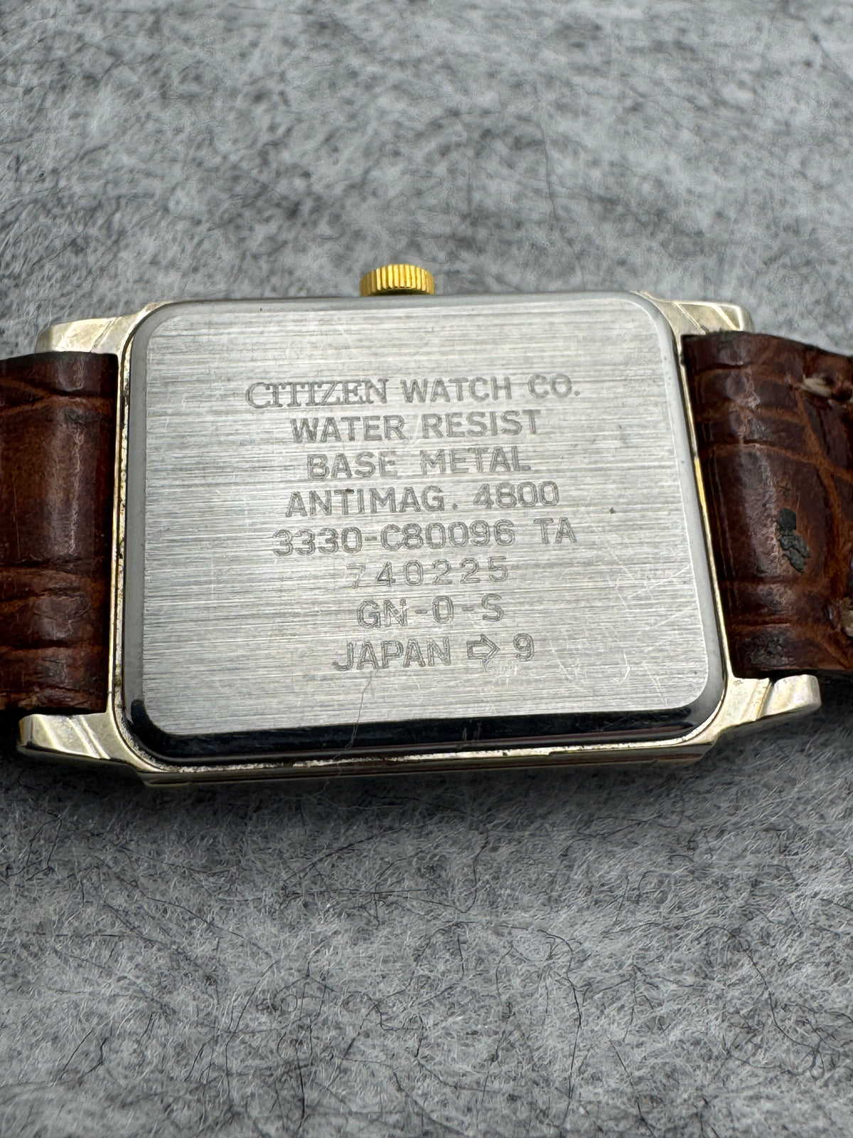 Citizen Exceed – April 1987 - Bicolor Tank case with onyx bezel – Caliber 3330, anti-magnetic