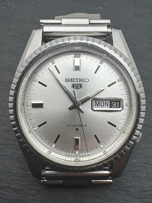 Seiko 5 – Réf. 6119-8031 – Calibre 6119, 21 rubis, Suwa Seikosha – lunette cannelée – juillet 1968 – fraîchement révisée