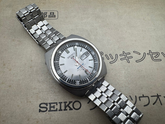 Seiko 5 Sports 6119-6020 – Calibre 6119, 21 rubis, Suwa Seikosha – lunette interne via la couronne, « Water 70 Proof » – novembre 1968 – fraîchement révisée