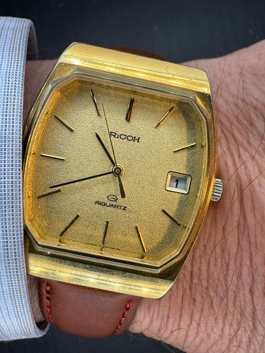Ricoh Riquartz – Gold Tonneau Dress Watch (Japan, ca. 1970er Jahre)