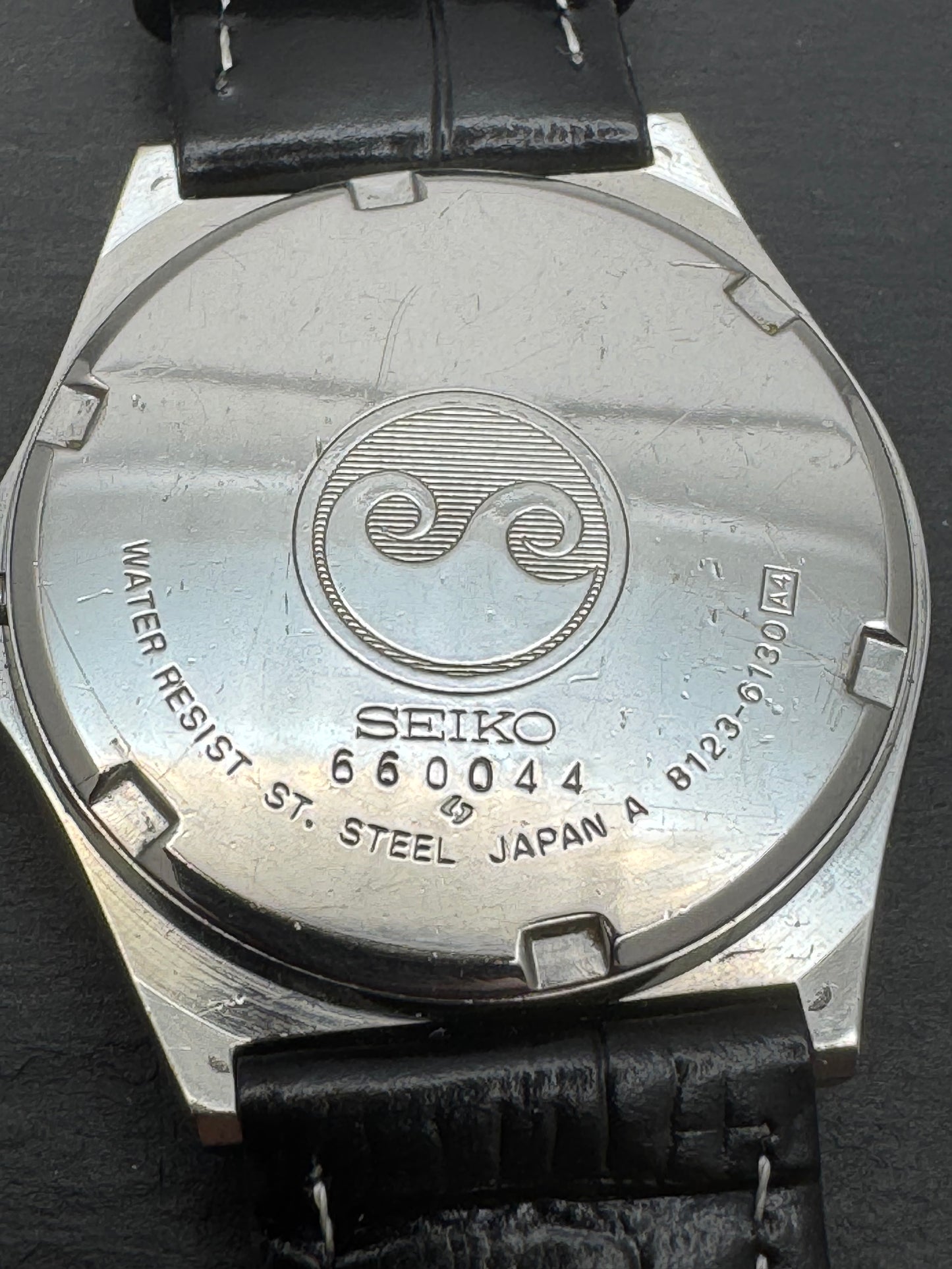 Seiko Chronos Quartz 8123-6130 (Juni 1976) – frühe japanische Quarzklassik in eleganter Linienführung