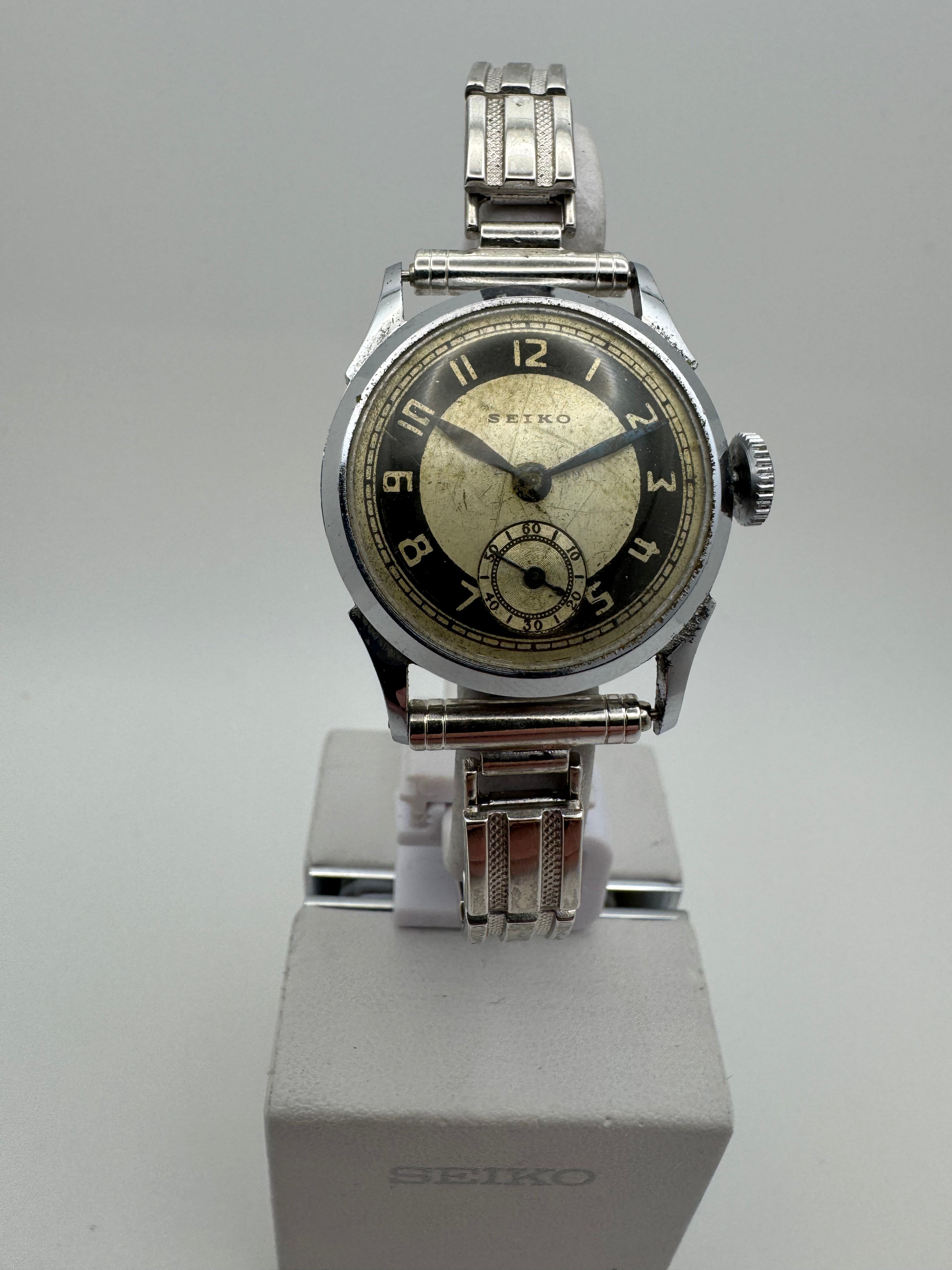 Seiko / Seikosha “Morris Type 9” – Two-tone sector dial wristwatch