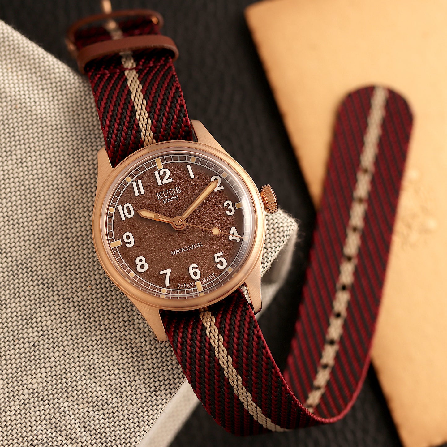 KUOE OLD SMITH 90-002 35 mm Bronze, braunes Zifferblatt, ohne Datum