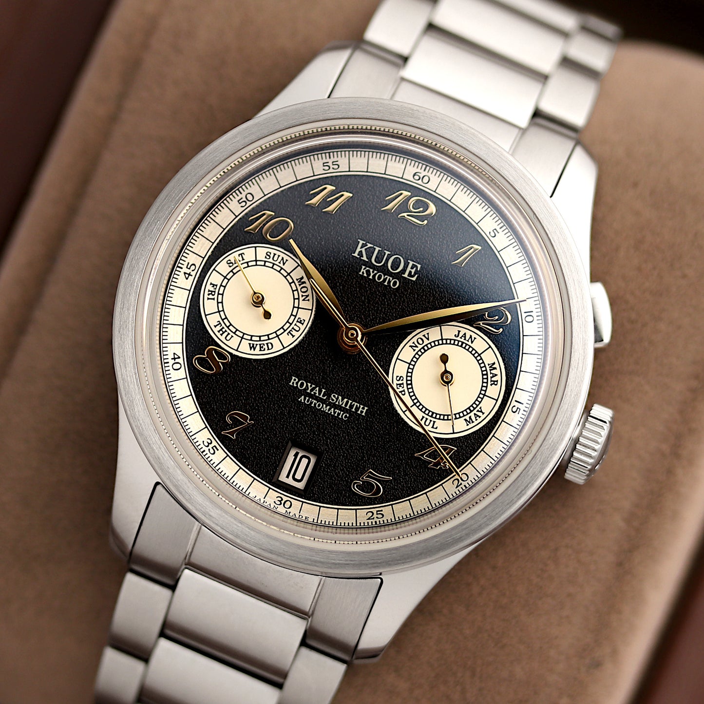 KUOE ROYAL SMITH 90-010 Automatic Reverse-Panda x Grainy Finish Dial x Flat Link Bracelet and Display Back