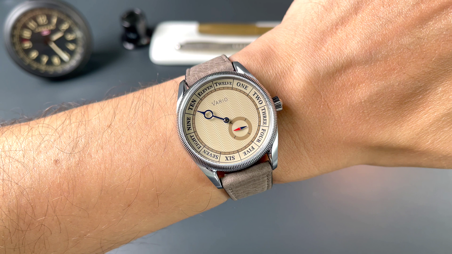 Vario NAVI Single Hand Sand Beige Small Seconds Compass 38 mm