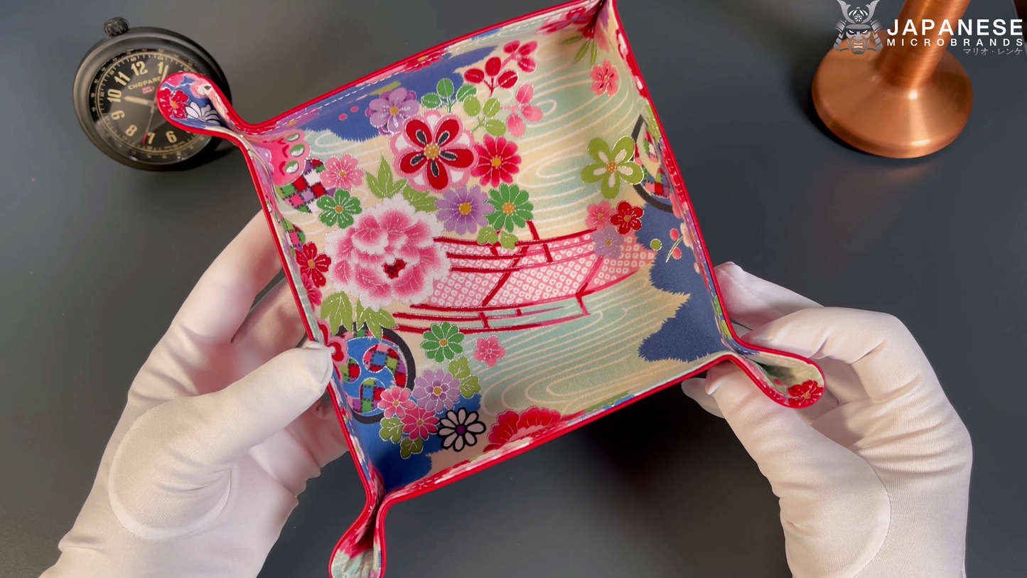 Plateau exclusif pour montres et bijoux – pièces uniques réalisées à la main à partir de tissus de kimonos japonais originaux, modèle Pont japonais et Papillon, 20 x 20 cm