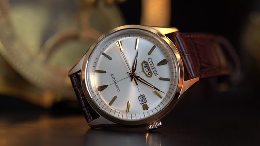 Citizen Herrenuhr Automatik 40mm Tag Datum - Ref. NH8393-05AE