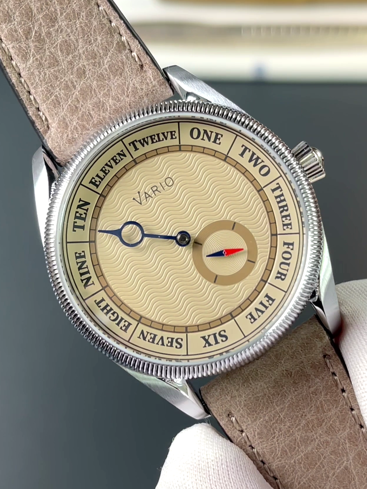 Vario NAVI Single Hand Sand Beige Small Seconds Compass 38 mm
