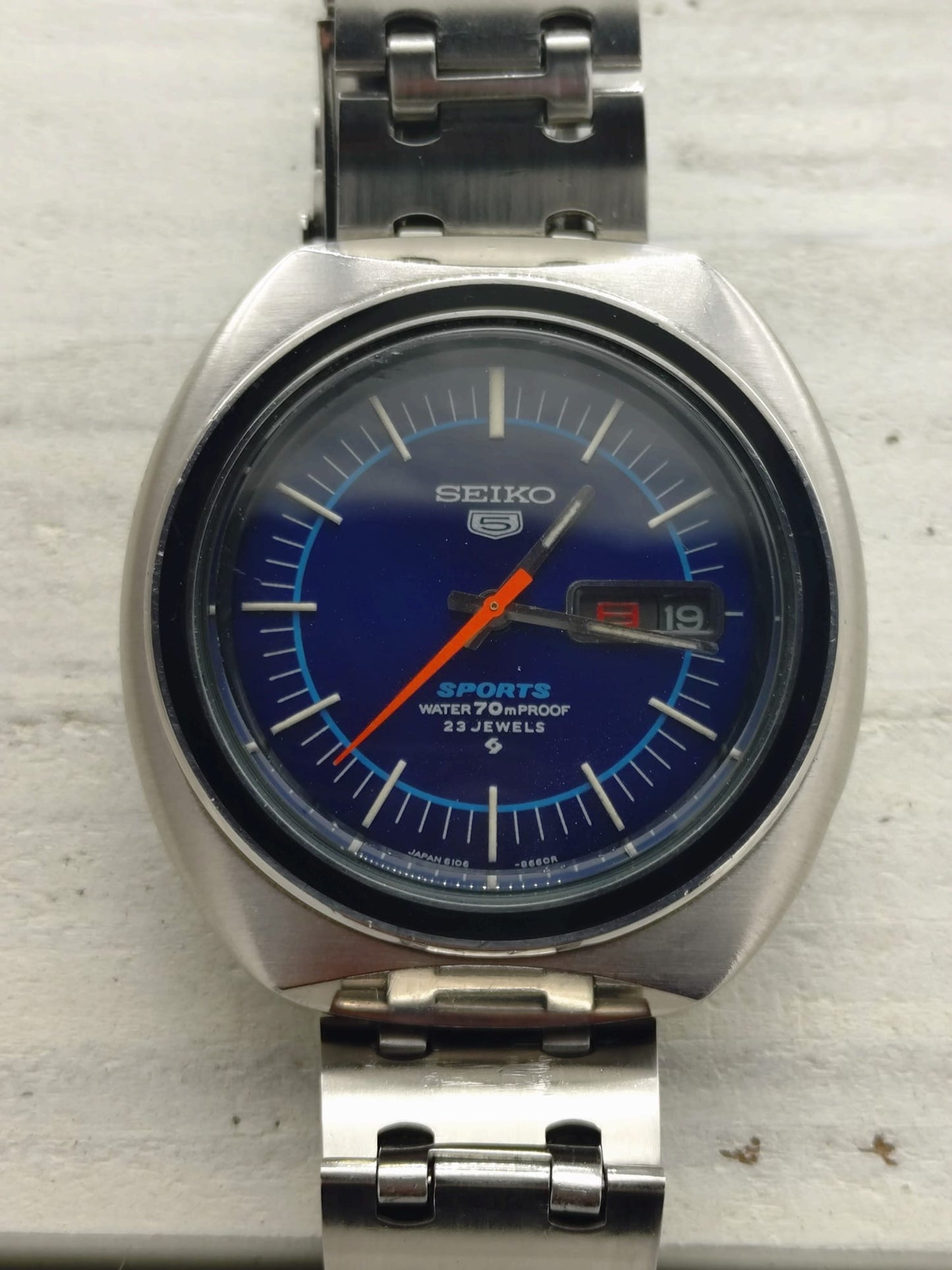 Seiko 5 Sports 6106-8560 – Feb. 1970 – blaues Dial, Originalband, revidiert