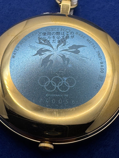 Seiko Taschenuhr Olympische Winterspiele Nagano 1998 – Ref. 7N01-9A00 – ungetragen mit Box