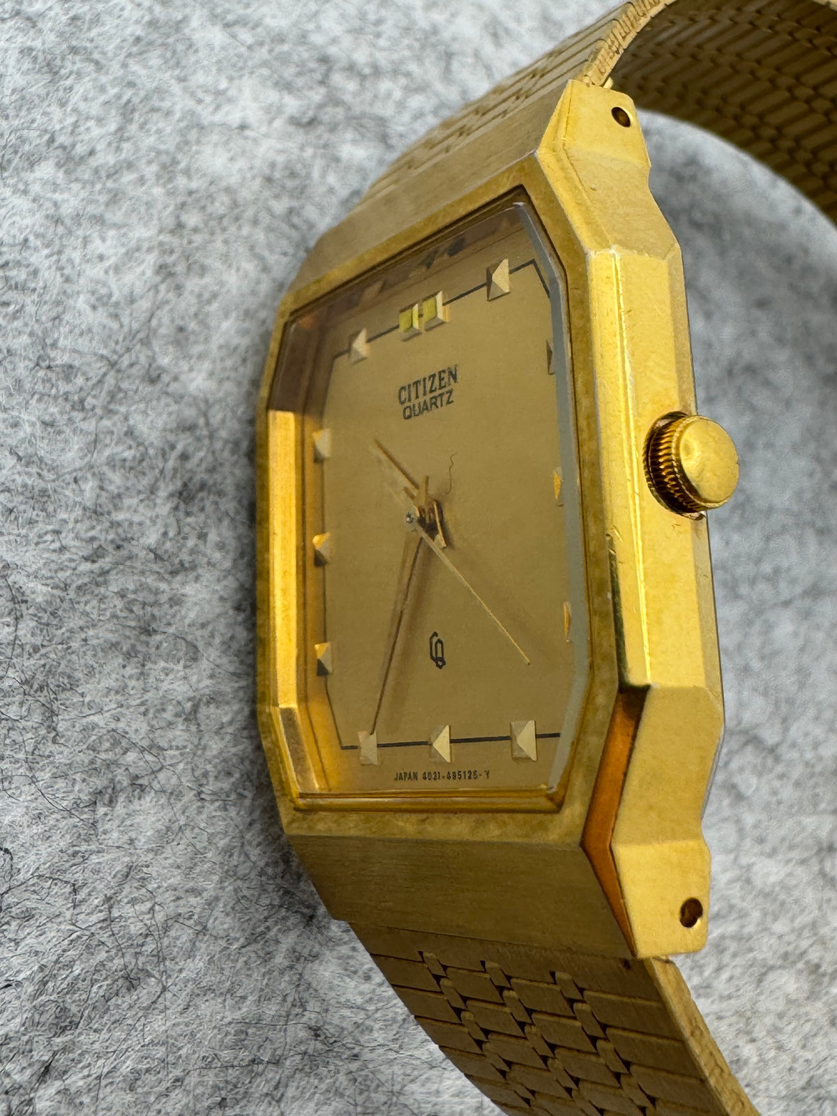 Citizen Quarz – April 1987 – achteckiges Gehäuse, goldfarben – ungetragen mit Originalarmband