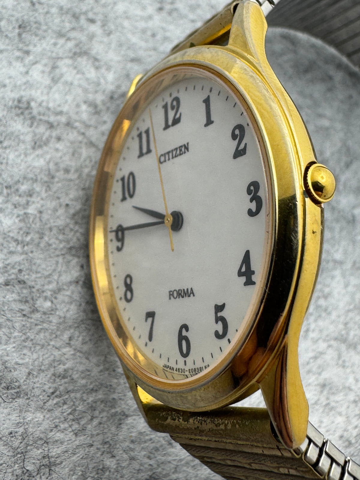 Citizen Forma – October 1986 - slim quartz dress watch, gold-tone – Caliber 4631