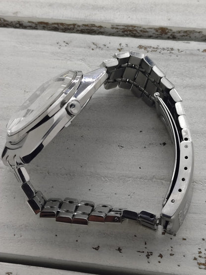 Seiko Lord Matic 5606-7230 – Calibre 5606, 25 rubis, Suwa Seikosha – cadran bleu, verre à neuf facettes, bracelet en acier d'origine – août 1972 – révisée récemment