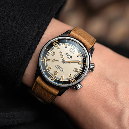 KUOE SOMBRERO 90-011, 38 mm, Ivory Linen Textured Dial, 20 BAR Wasserdicht