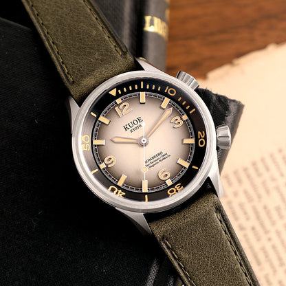 KUOE SOMBRERO 90-011, 38 mm, Gradation Linen Textured Dial, 20 BAR Wasserdicht