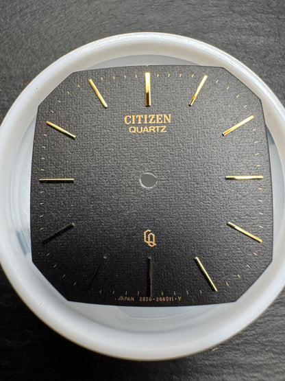 Citizen Original Zifferblatt 2820-266011 „Citizen Quartz" (eckig, abgeschrägte Ecken, Schwarz/Gold, Gewebestruktur, applizierte Indizes) – NOS