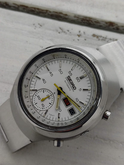 Seiko 6139 "Helmet" Automatic Chronograph – very rare white variant with yellow indices – fully serviced (2026) – original Seiko steel bracelet – non-model-correct case back
