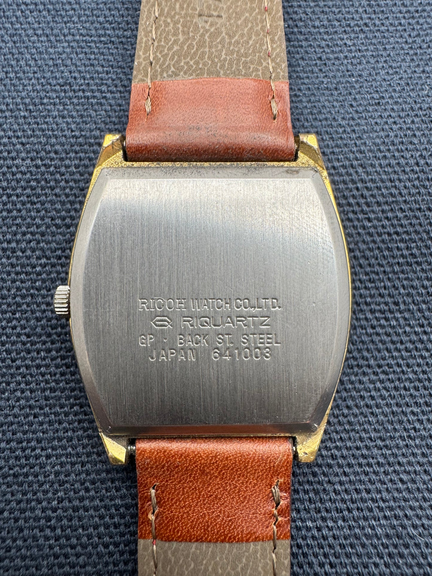 Ricoh Riquartz – Gold Tonneau Dress Watch (Japan, ca. 1970er Jahre)