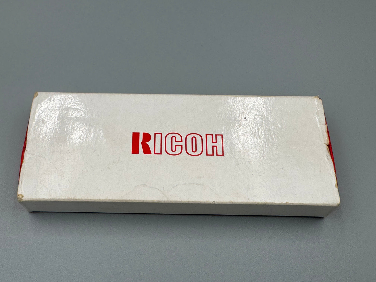 Ricoh Quartz Vintage Dress Watch Ref. 26283-4 – vergoldete rechteckige Japan-Dresswatch mit Originalbox, späte 1980er