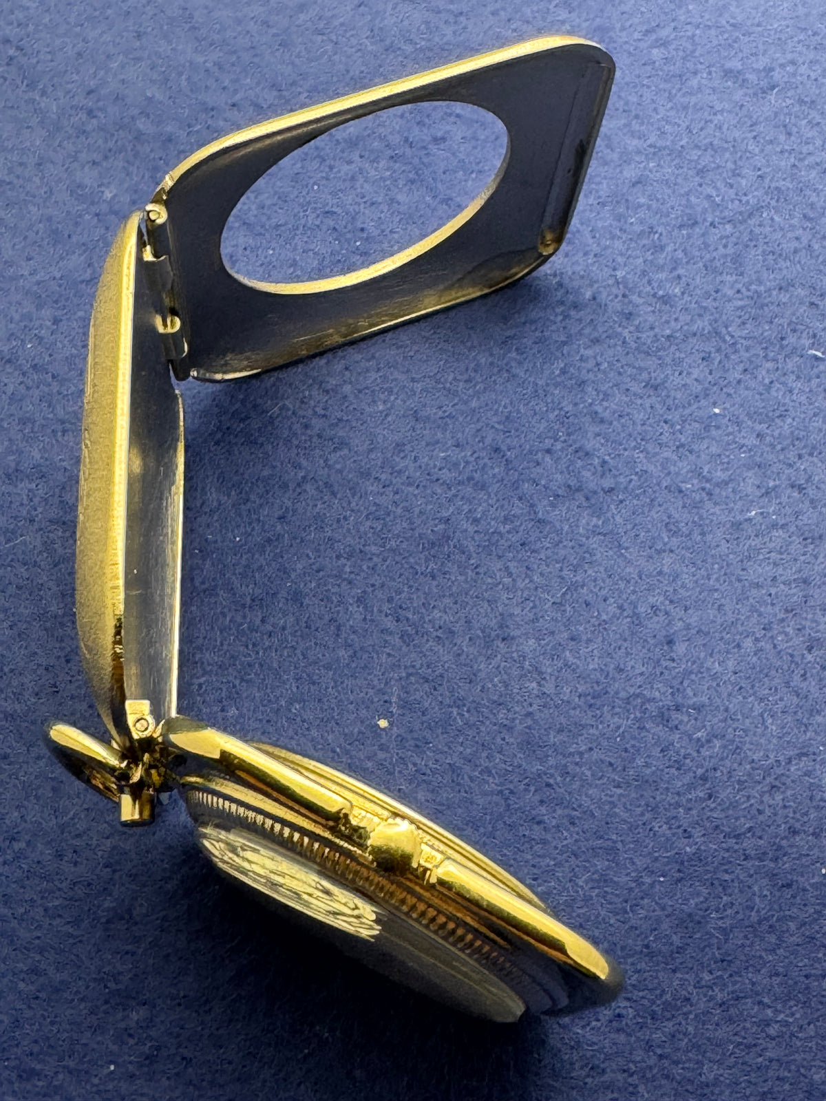 Japanese pocket watch – Quartz – engraved folding case – with crack in the glass