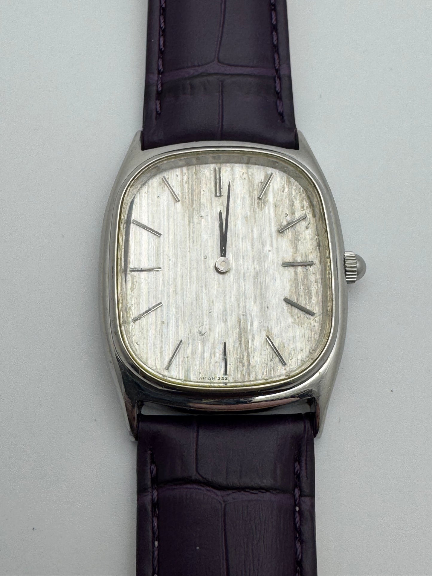 Seiko Handaufzug 2220-3530 (November 1975) – Silbernes Zifferblatt mit Patina