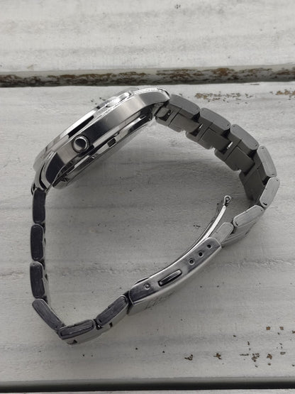 Seiko 5 Automatic SNKL81 (7S26-03S0) -ca. 2005-2010 – Silbernes Sunburst-Zifferblatt & Tag/Datum – 21 Jewels, Made in Japan