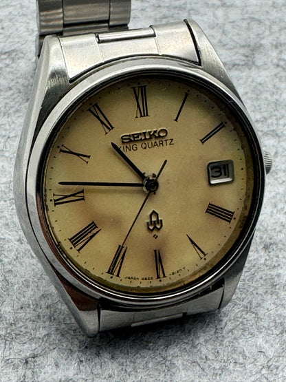 Seiko King Quartz 4822-8110 – April 1977 – römische Ziffern, cremefarbenes Zifferblatt – Originalarmband