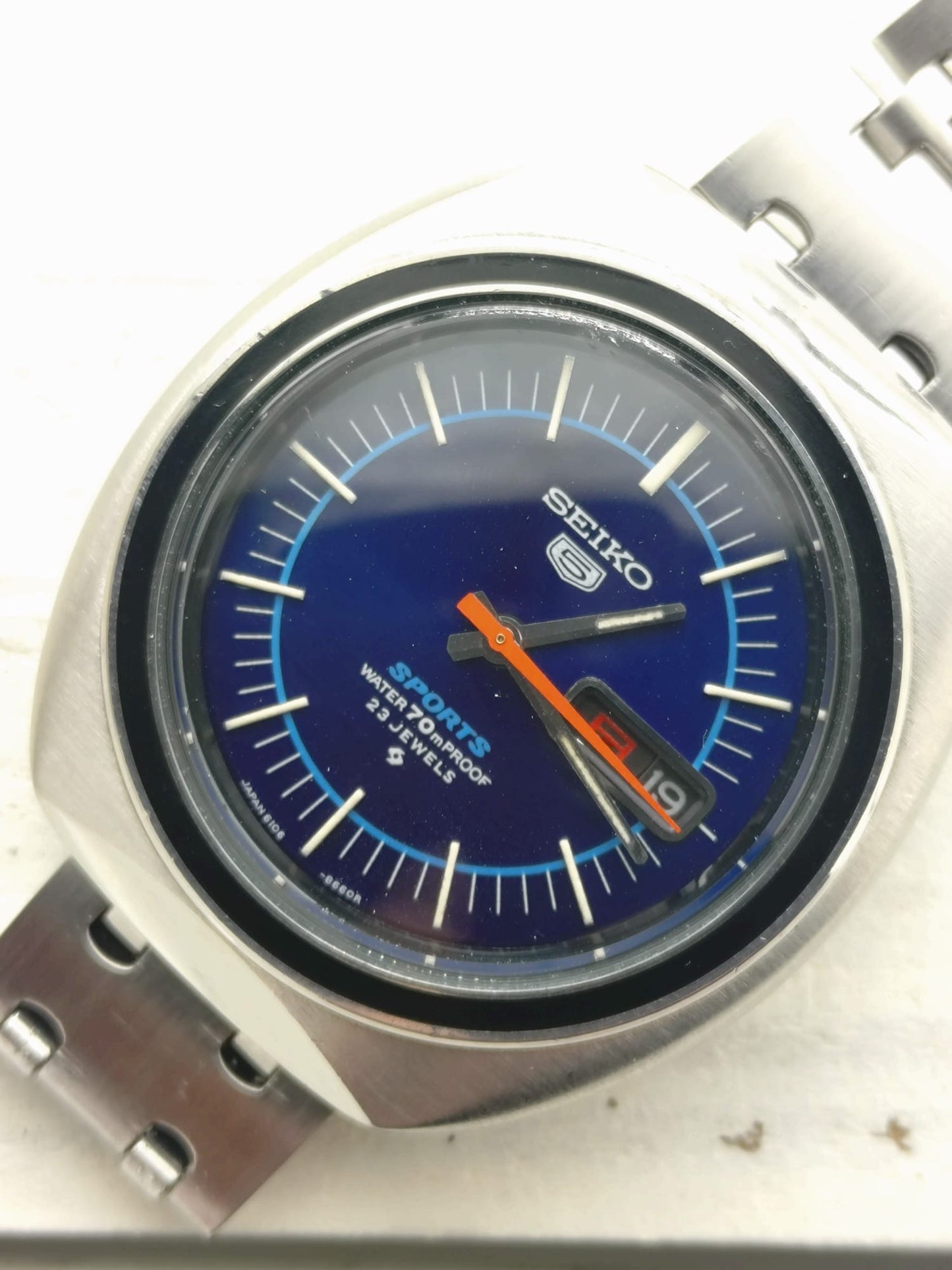 Seiko 5 Sports 6106-8560 – Feb. 1970 – blaues Dial, Originalband, revidiert