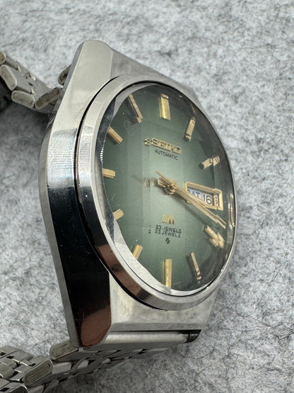 Seiko Lord Matic 5606-8110 – Automatic – July 1975 – green textured dial – freshly serviced