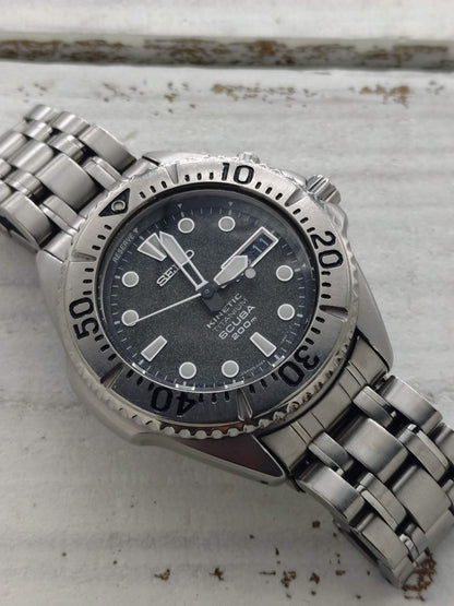 Seiko Kinetic Titanium Scuba 200 m – Ref. 5M63-0B40 – Caliber 5M63, titanium, diver's bezel – June 2006
