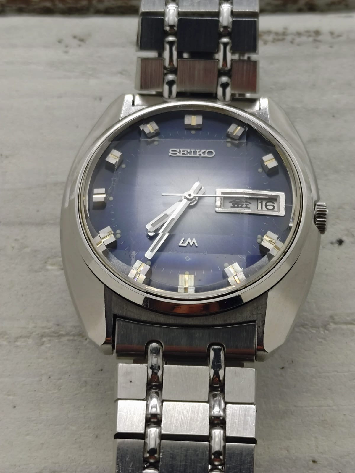 Seiko Lord Matic 5606-7230 – Calibre 5606, 25 rubis, Suwa Seikosha – cadran bleu, verre à neuf facettes, bracelet en acier d'origine – août 1972 – révisée récemment
