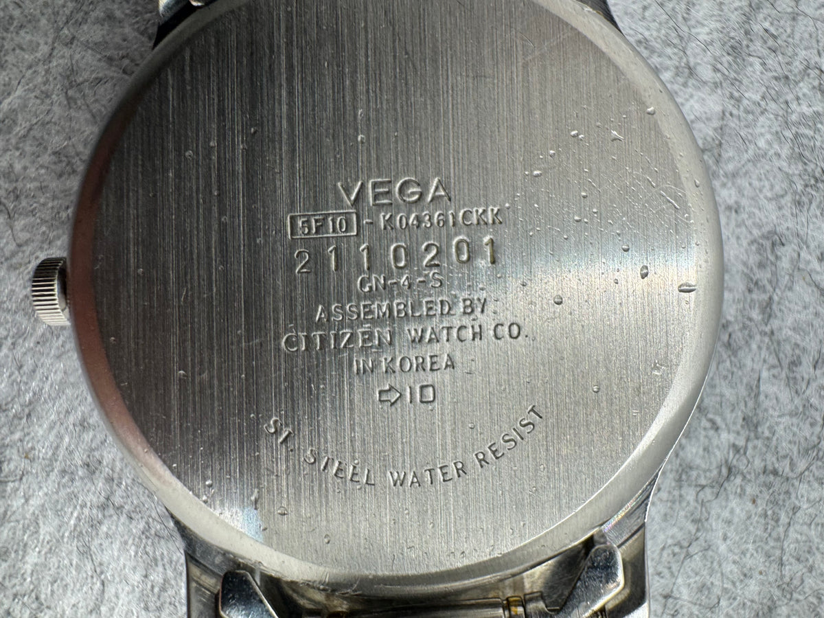 Citizen VEGA Junction Quartz – Ref. 5510-K04361 CKK – November 1992 – 10 bar, Date – Two-tone steel bracelet