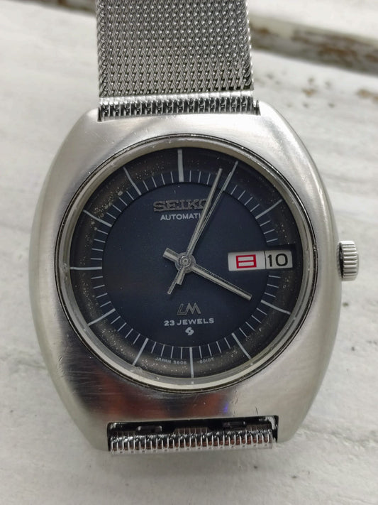 Seiko Lord Matic 5606-6000 – août 1972 – cadran noir, jour et date, révisée