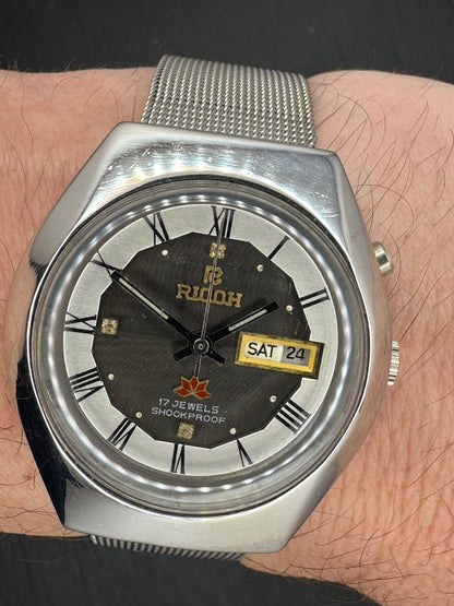 Ricoh Automatic Day-Date, 17 Jewels, schwarzes Zifferblatt mit römischer Minuterie, frisch in Japan revidiert