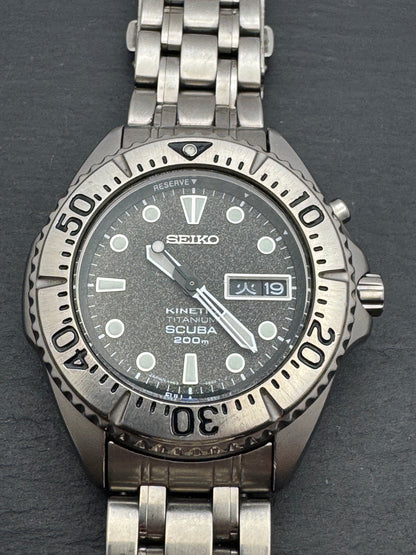 Seiko Kinetic Titanium Scuba 200 m – Ref. 5M63-0B40 – Caliber 5M63, titanium, diver's bezel – June 2006