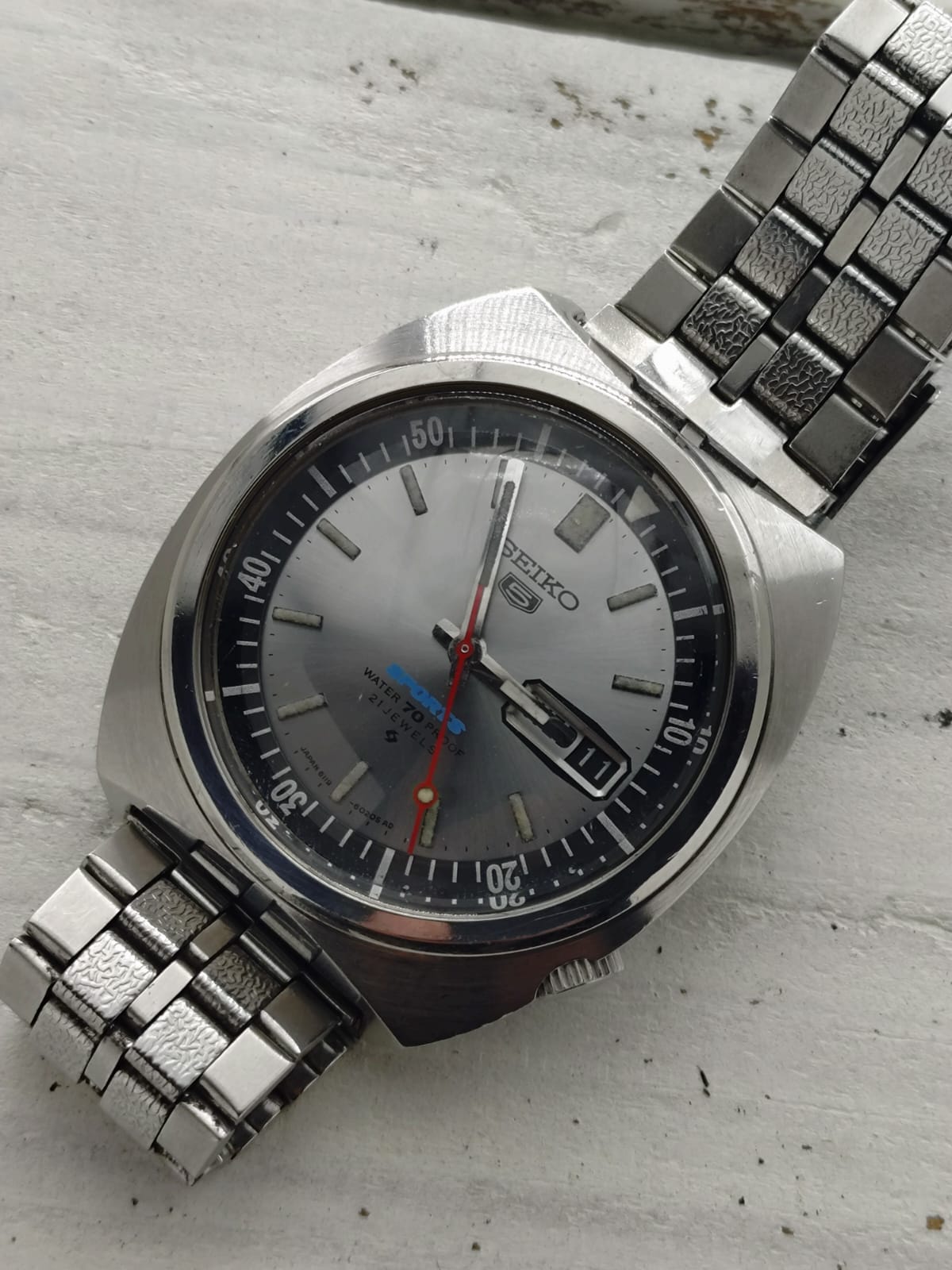 Seiko 5 Sports 6119-6020 – Calibre 6119, 21 rubis, Suwa Seikosha – lunette interne via la couronne, « Water 70 Proof » – novembre 1968 – fraîchement révisée