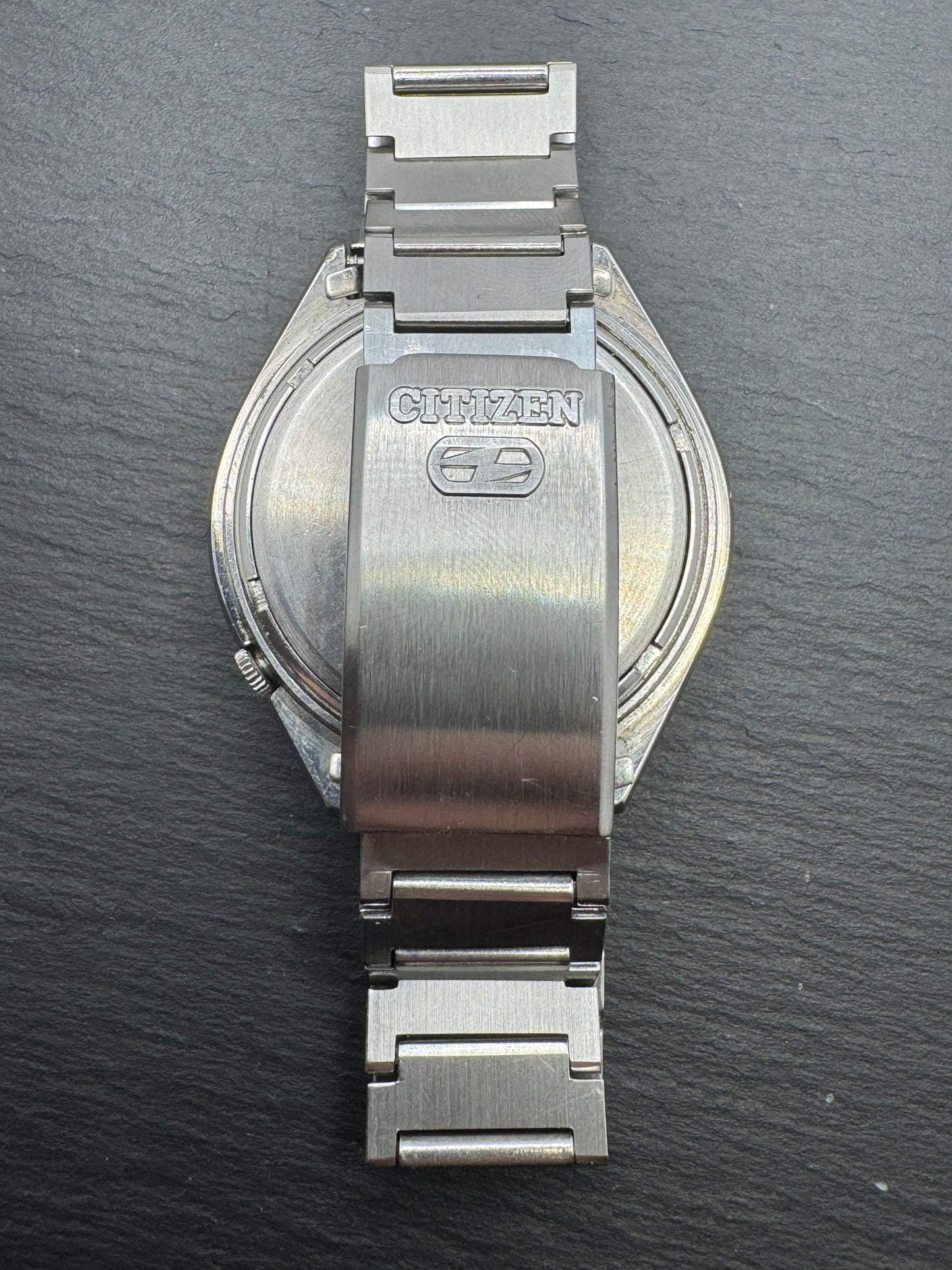 Citizen Cosmotron Electronic 4-790138 Y aus November 1974 mit blauem Sunburst-Zifferblatt und Originalband