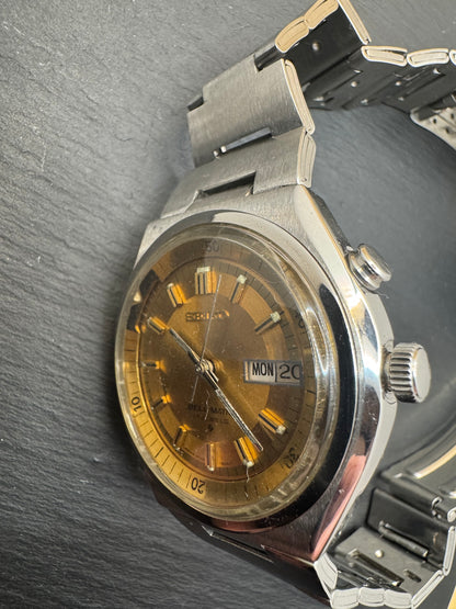 Seiko Bell-Matic (Oktober 1977) – mechanische Alarmuhr mit ikonischem Gold-Zifferblatt