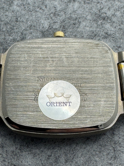 Orient Quarz – bicolores Kissengehäuse mit römischen Ziffern – ungetragen mit Werksaufkleber