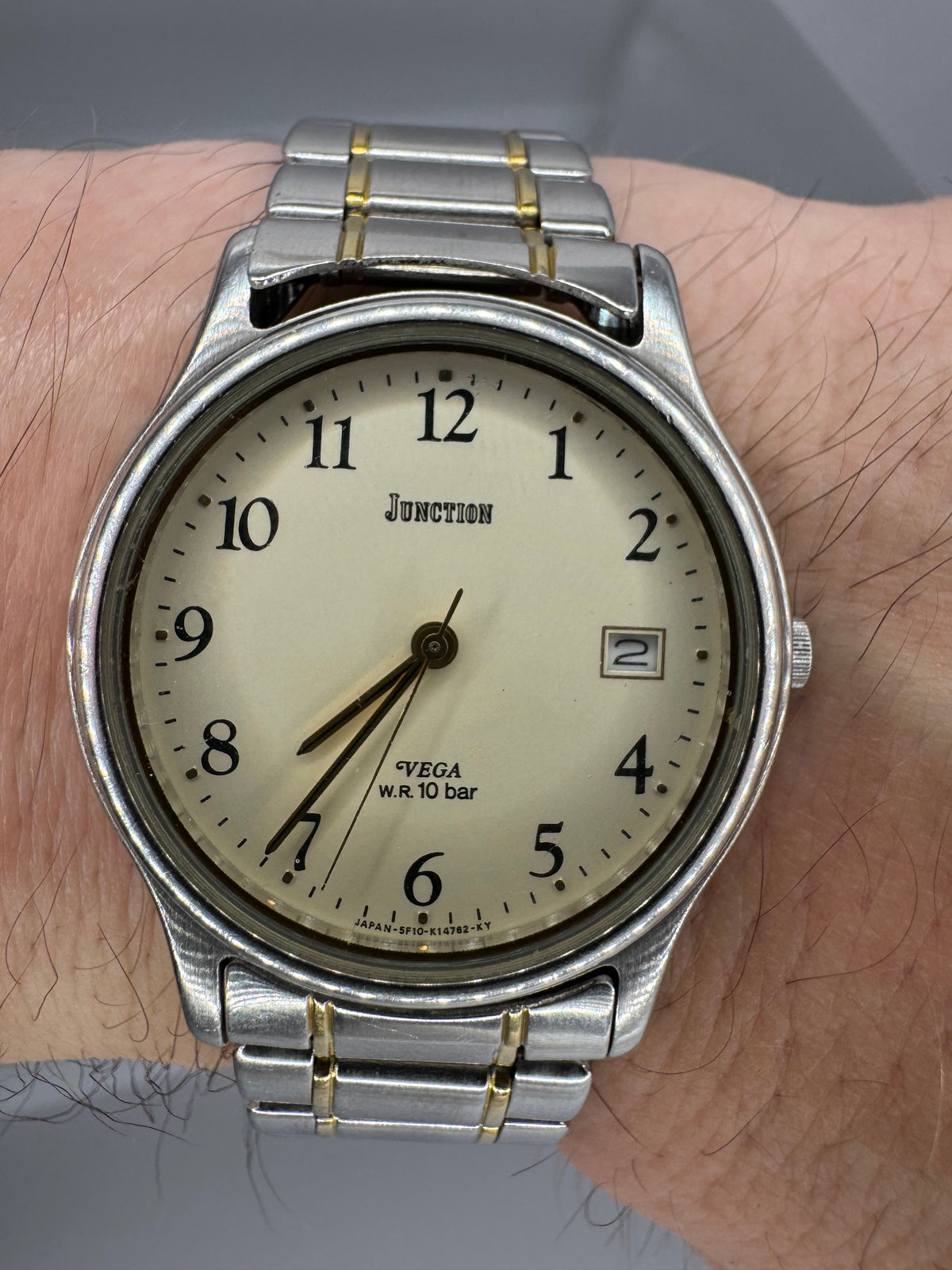Citizen VEGA Junction Quartz – Ref. 5510-K04361 CKK – November 1992 – 10 bar, Date – Two-tone steel bracelet