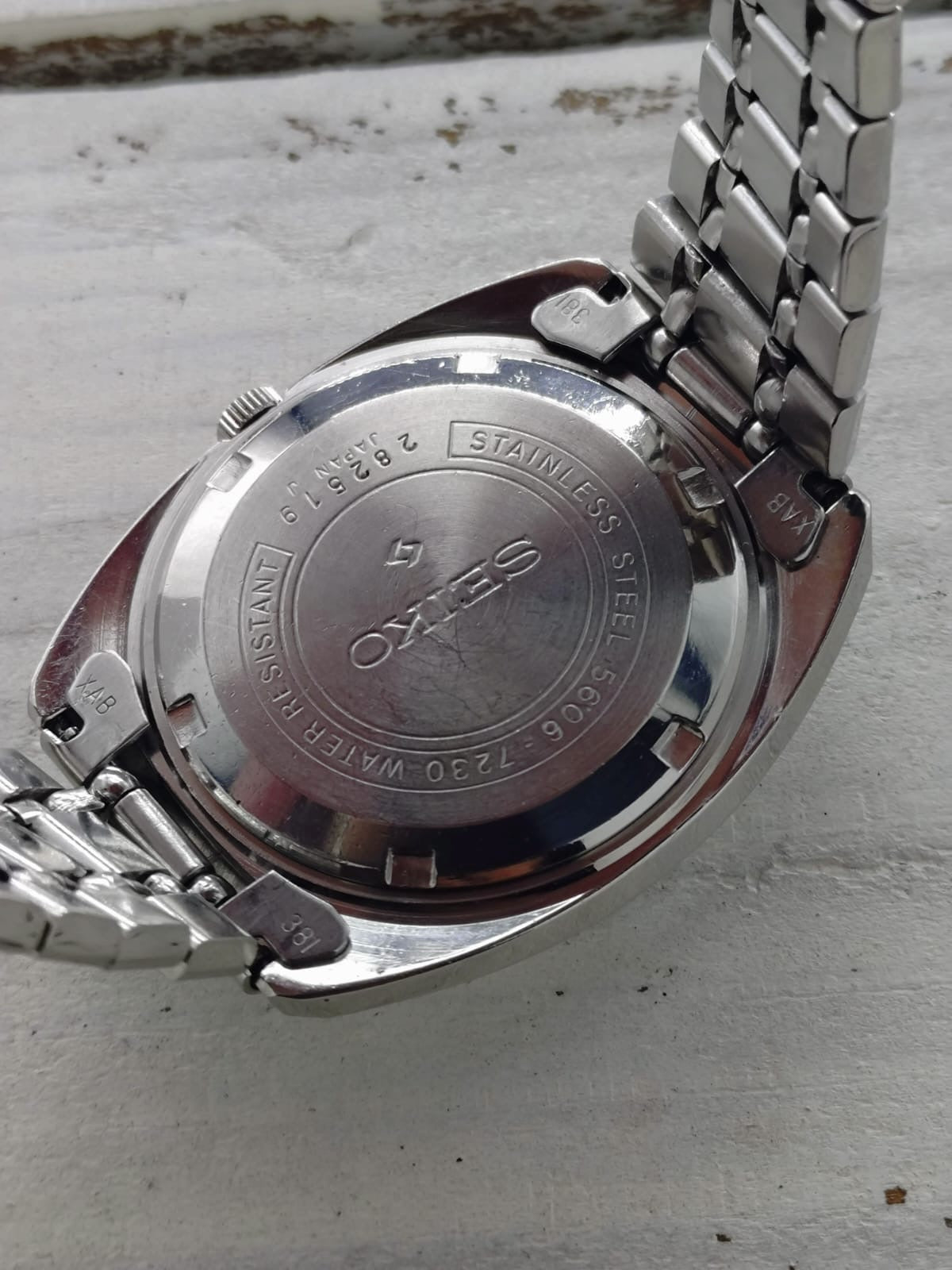 Seiko Lord Matic 5606-7230 – Calibre 5606, 25 rubis, Suwa Seikosha – cadran bleu, verre à neuf facettes, bracelet en acier d'origine – août 1972 – révisée récemment