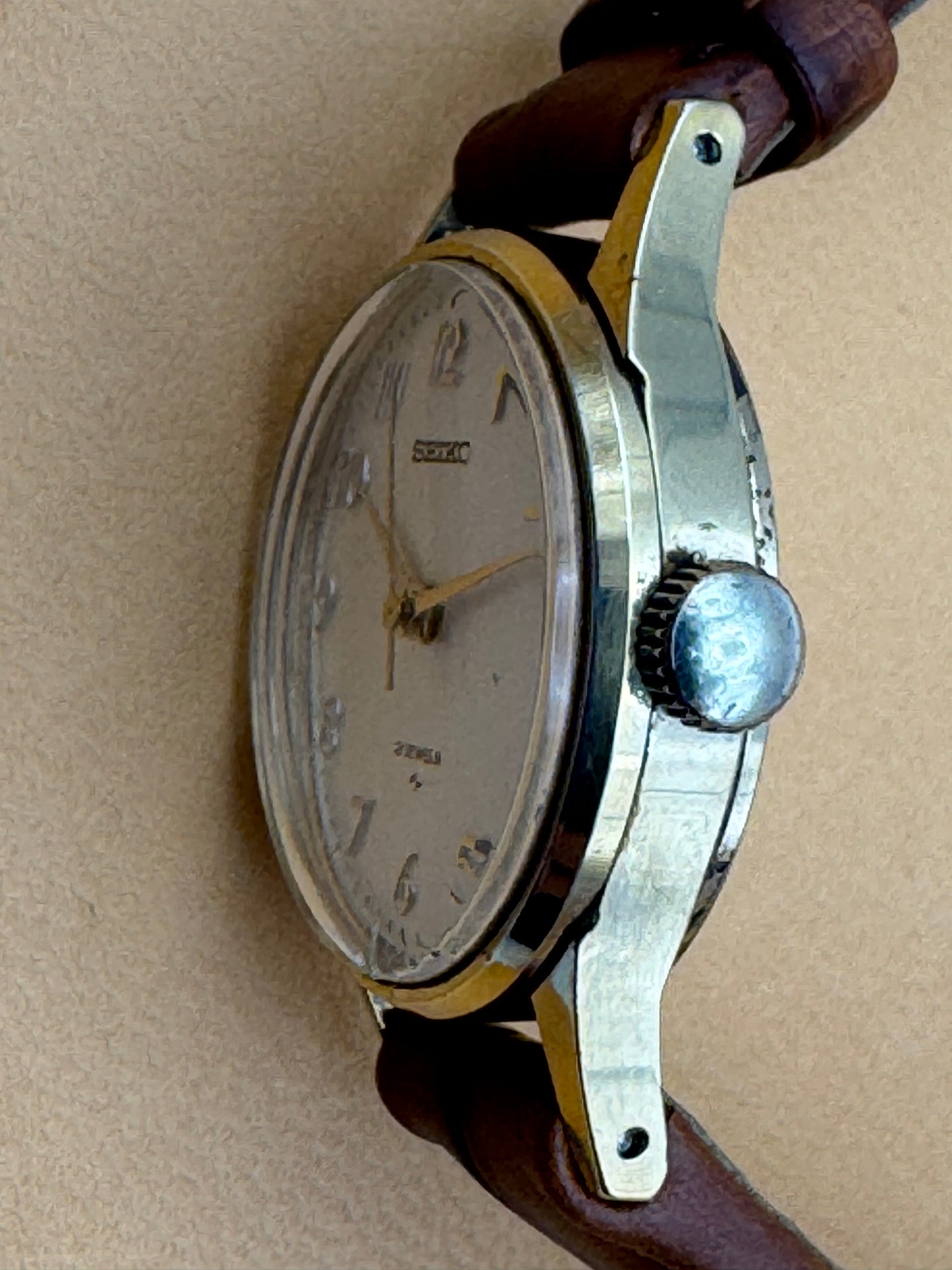 Seiko 1104A – 21 Jewels – Handaufzug Damenarmbanduhr (Dezember 1973)